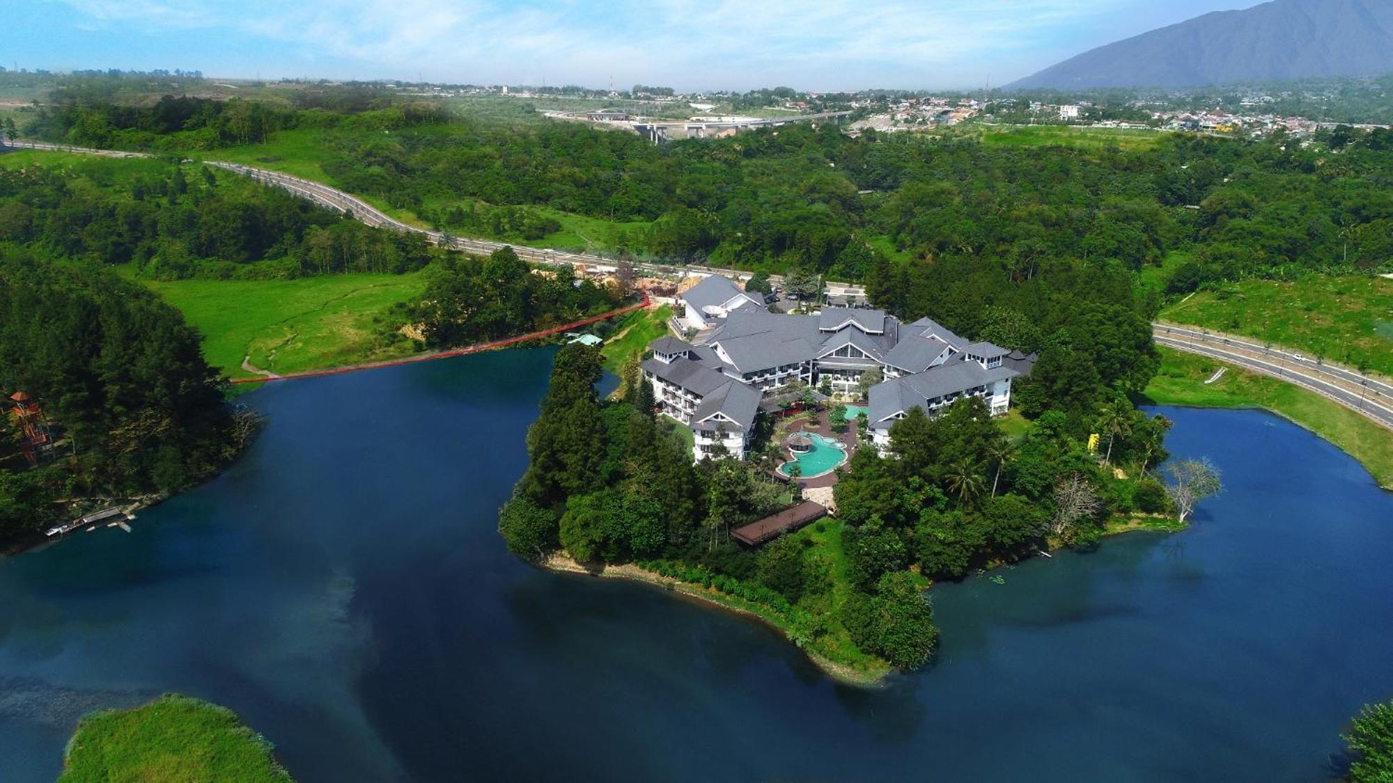 Lido Lake Resort By Mnc Hotel Bogor Exterior foto